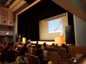 ↑日本コウノトリの会・佐竹会長による「コウノトリってどんなとり？」のお話