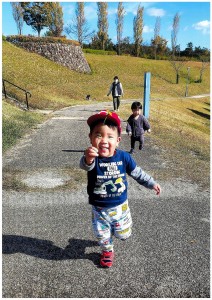 自由写真優秀賞「タンポポの花見っけ！」鴉越　幸夫さん